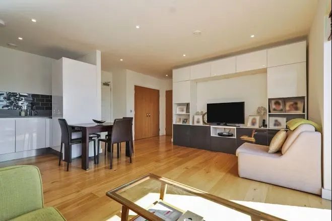 22 John Harrison Way, London, photo 3