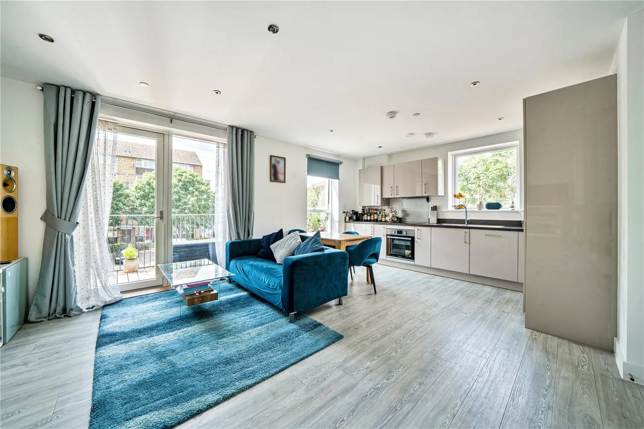 2 bed flat for sale, Gurnell Grove, Ealing, W13