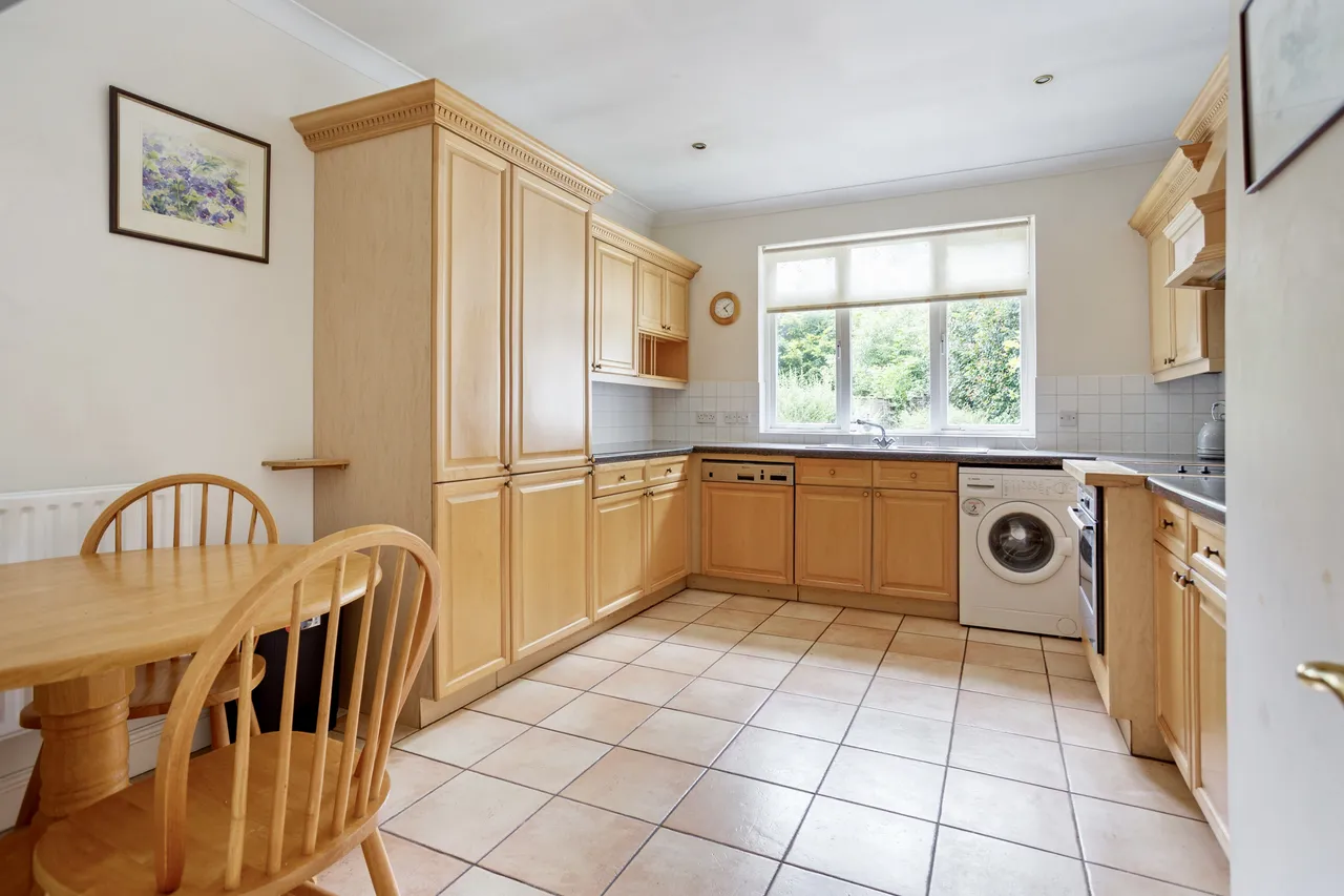 Church Hill, Nutfield, RH1, photo 4