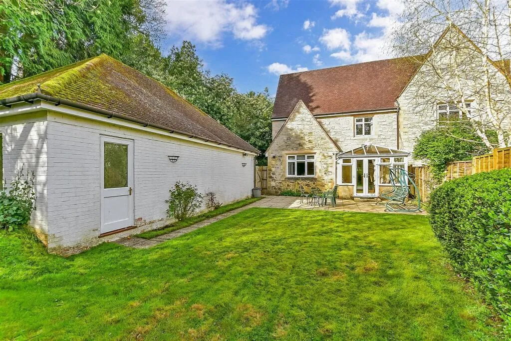 Church Hill, Nutfield, RH1, photo 10