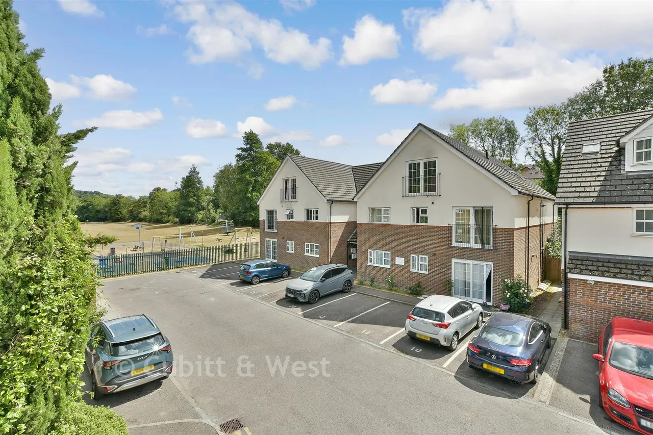 2 bed flat for sale, Stafford Rise, Caterham, CR3