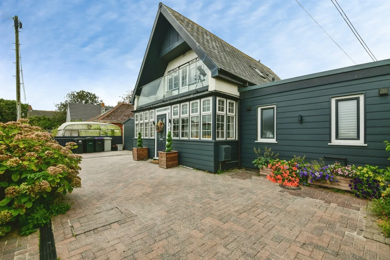 4 bed house for sale, St. Peters Lane, Trusthorpe, LN12
