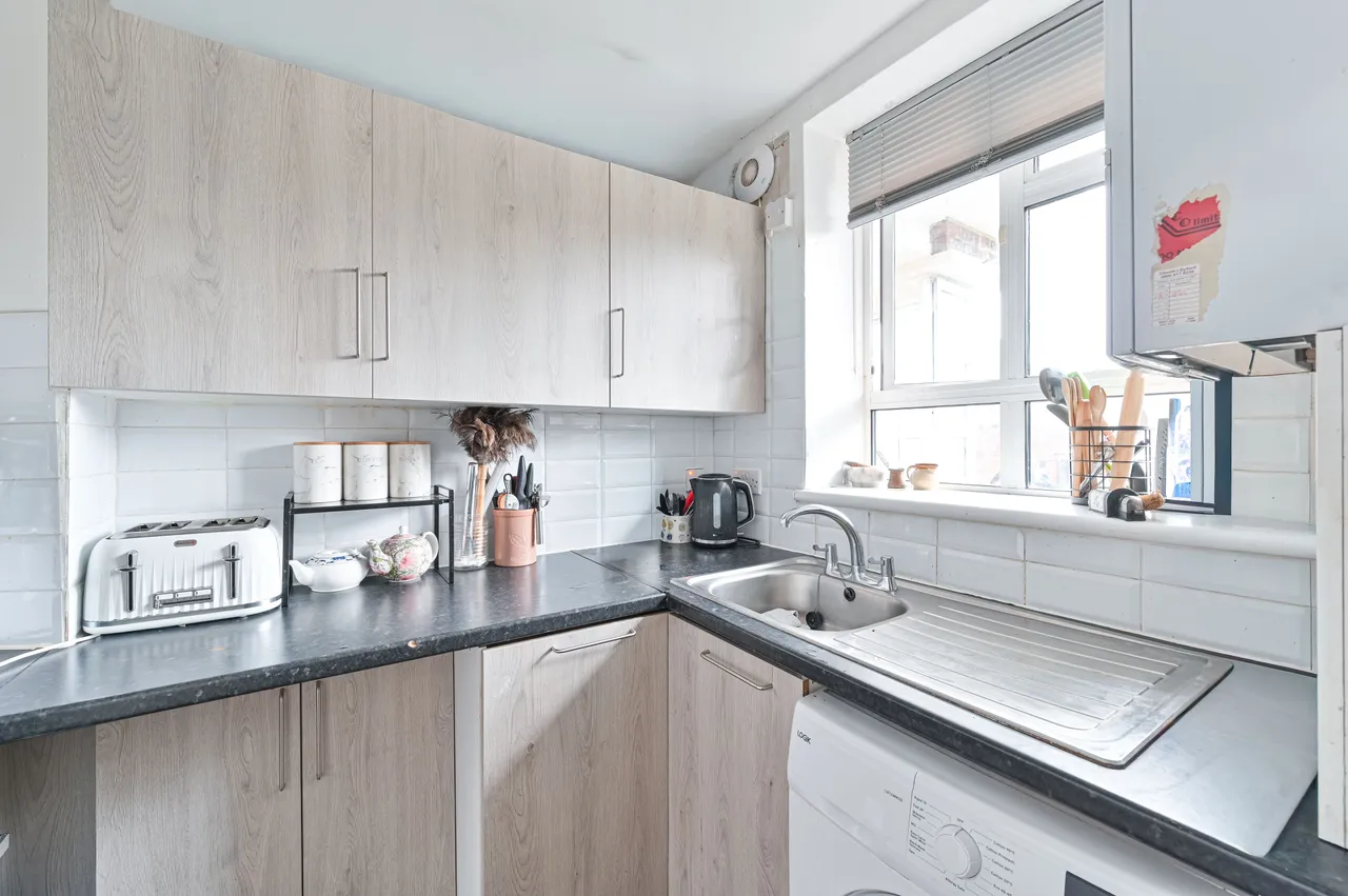 22 Barker House, Kingswood Estate, London, photo 10