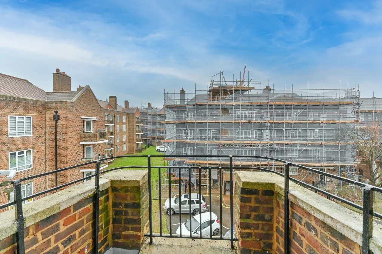 22 Barker House, Kingswood Estate, London, photo 5