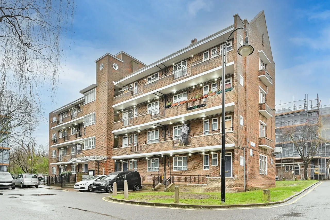 22 Barker House, Kingswood Estate, London, photo 6