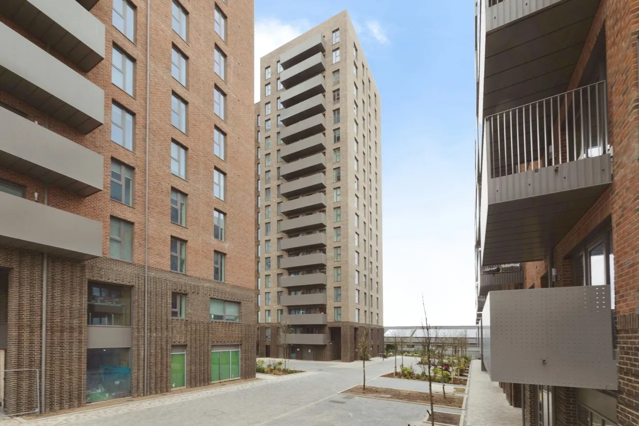 2 bed flat for sale — Teal Road, ILFORD, Essex, IG3