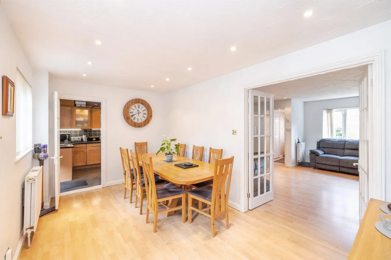 Five Fields Close, Watford, photo 4