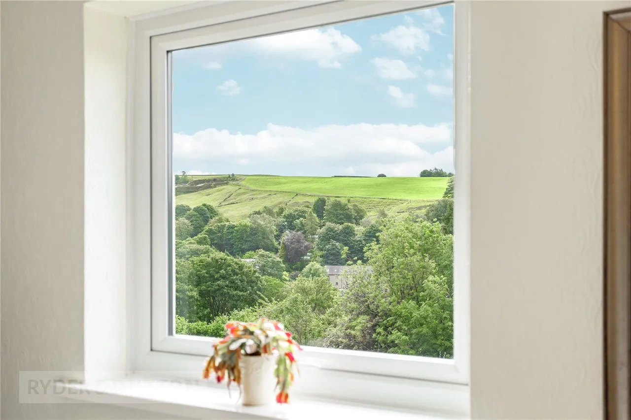 Stoneswood Road, Delph, OL3, photo 21