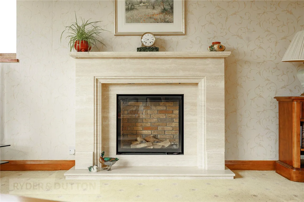 Stoneswood Road, Delph, OL3, photo 6