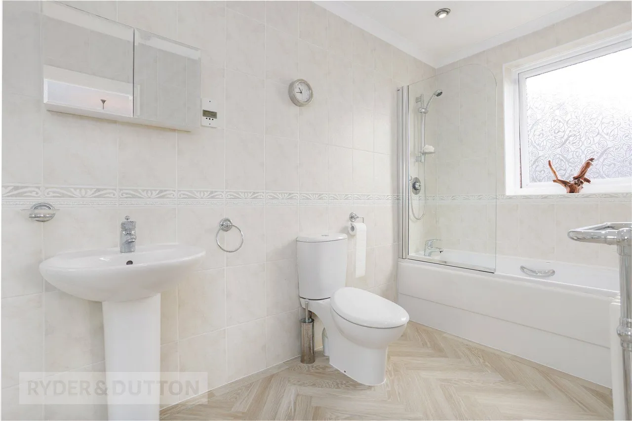 Stoneswood Road, Delph, OL3, photo 18