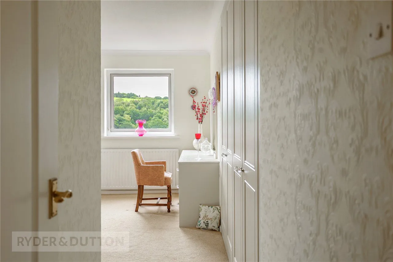 Stoneswood Road, Delph, OL3, photo 16