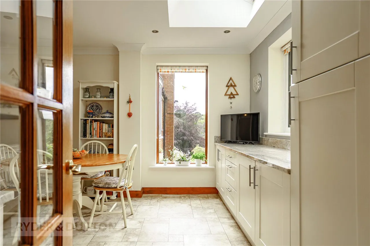 Stoneswood Road, Delph, OL3, photo 10
