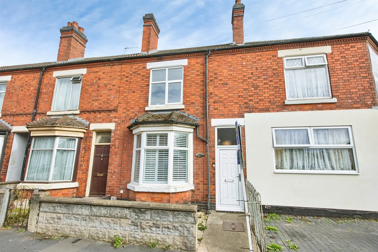 3 bed house for sale, Calais Road, Burton-On-Trent, DE13