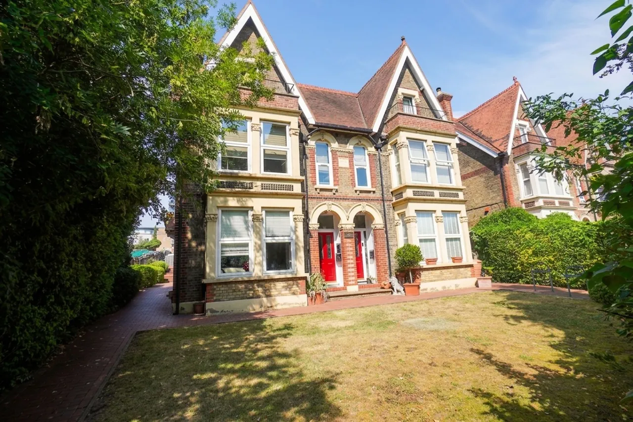 1 bed flat for sale, London Road, High Wycombe, HP11
