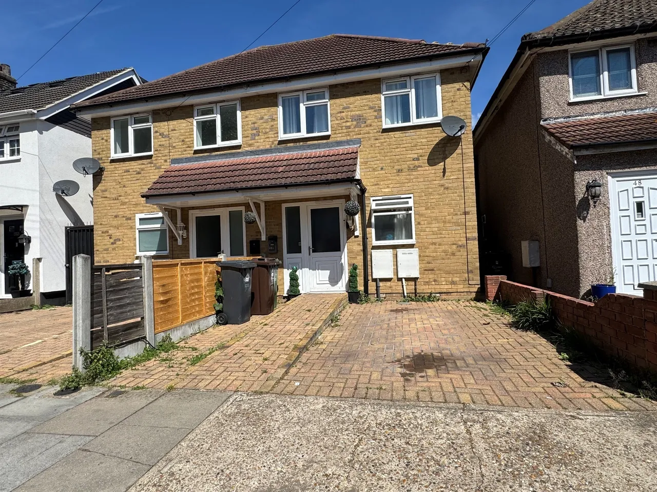 2 bed house for sale — Meadow Road, Barking