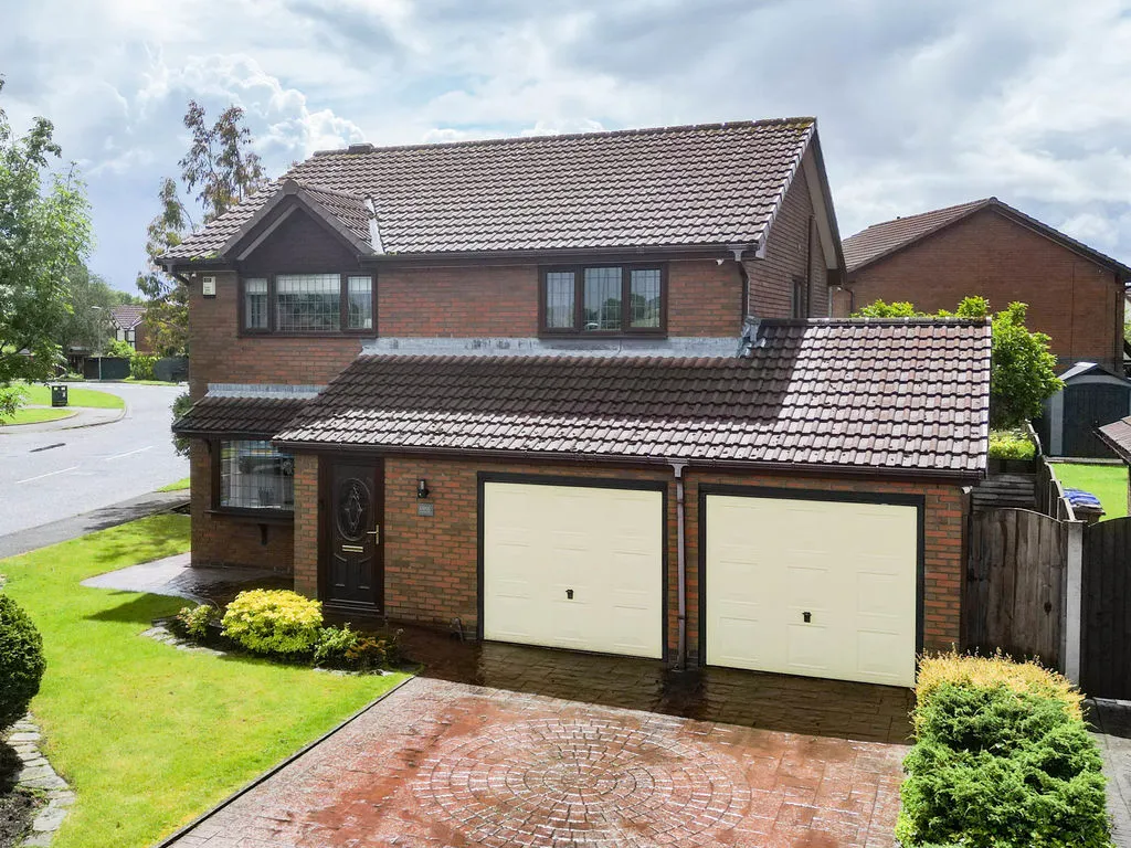 4 bed house for sale — Creaton Way Middleton, Manchester M24 5JY