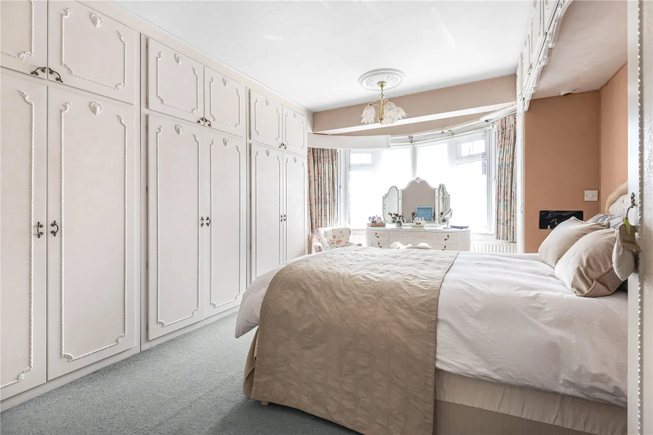 Heddon Court Avenue, Cockfosters, EN4 9NG, photo 13