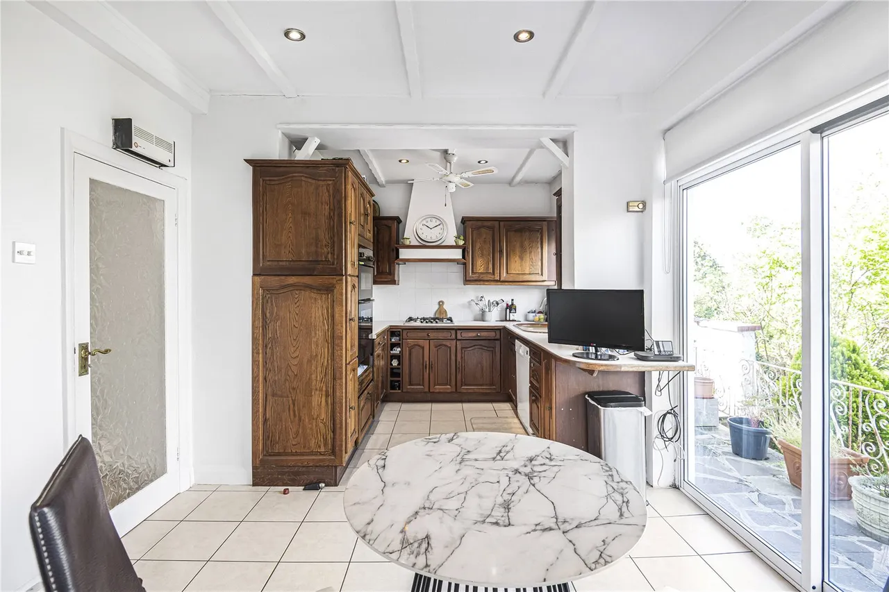 Heddon Court Avenue, Cockfosters, EN4 9NG, photo 8