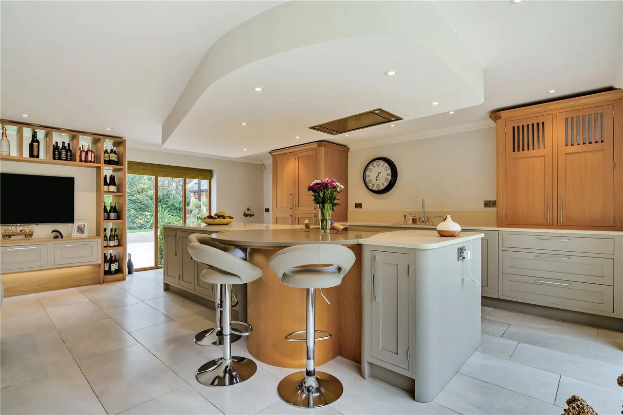 Barnsley Road, Newmillerdam, Wakefield, West Yorkshire, WF2 6QQ, photo 2