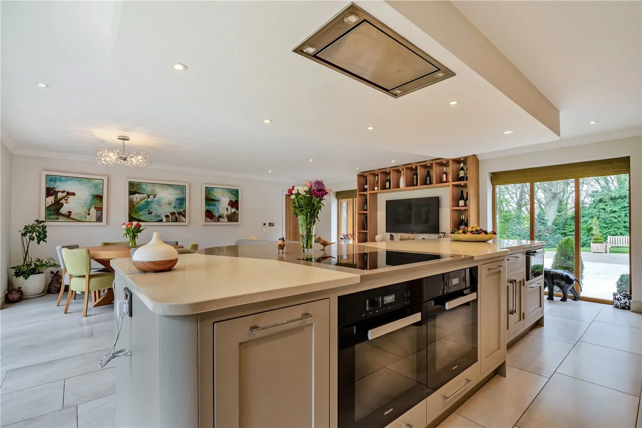 Barnsley Road, Newmillerdam, Wakefield, West Yorkshire, WF2 6QQ, photo 7