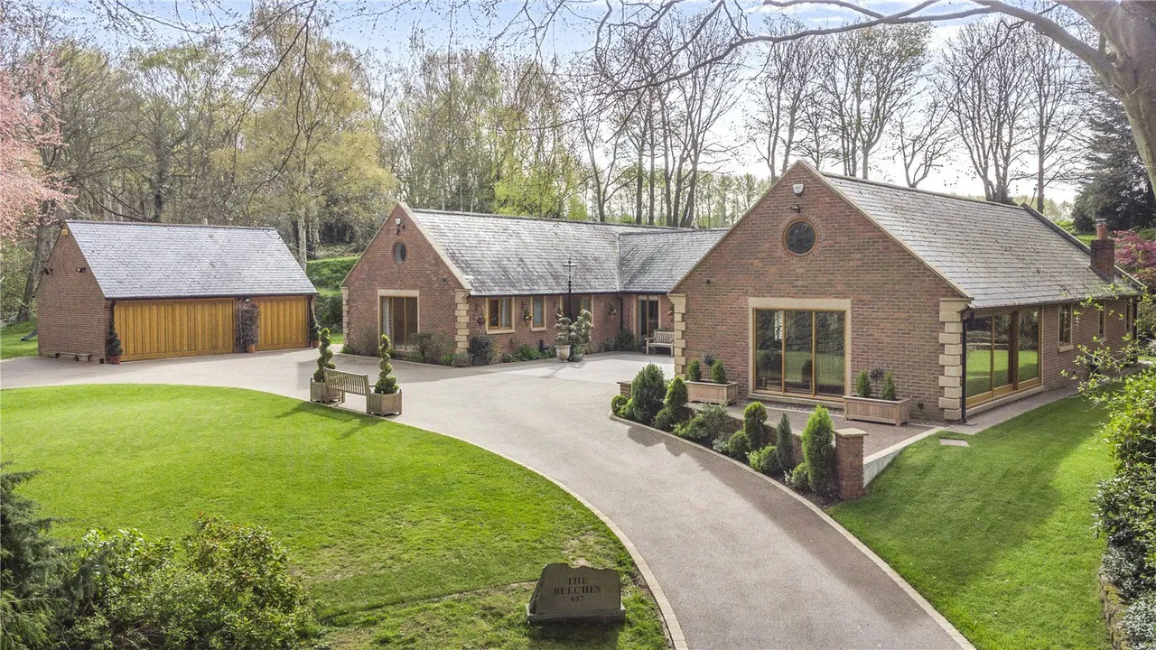 5 bed house for sale — Barnsley Road, Newmillerdam, Wakefield, West Yorkshire, WF2 6QQ