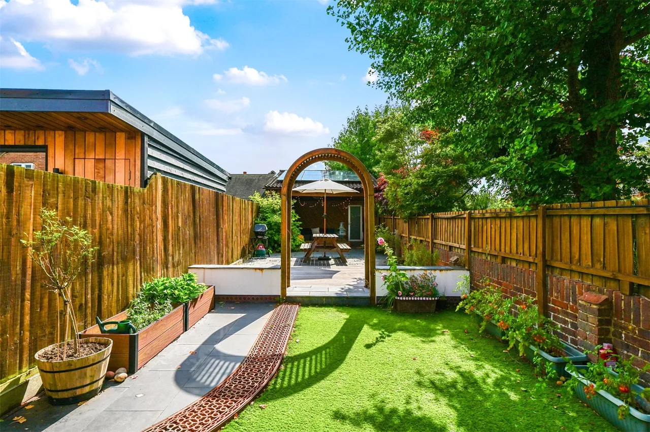 Star Lane, Ash, Guildford, Surrey, GU12 6RJ, photo 2