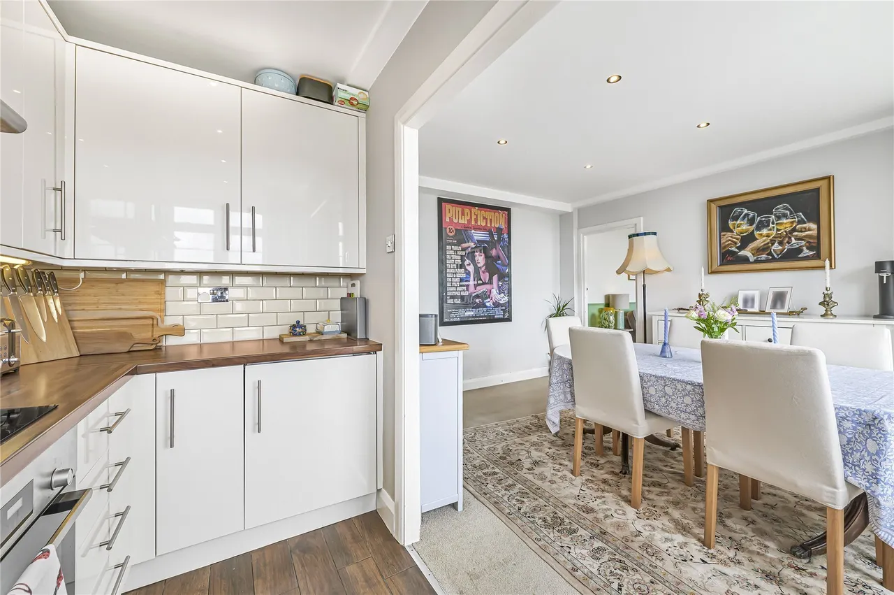 Balham High Road, London, SW17, photo 5