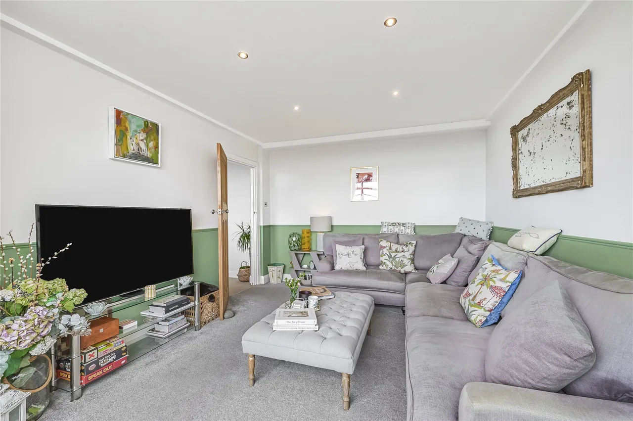 Balham High Road, London, SW17, photo 7
