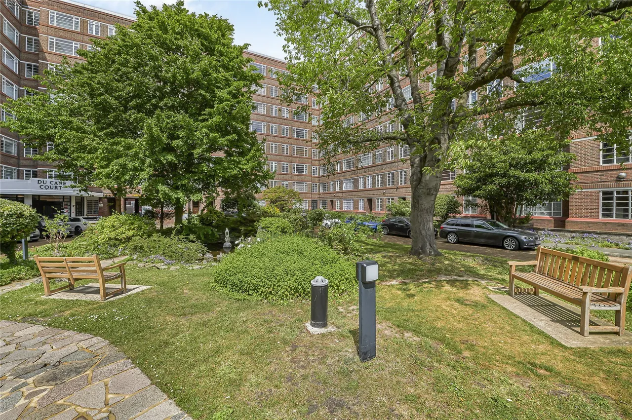 Balham High Road, London, SW17, photo 16