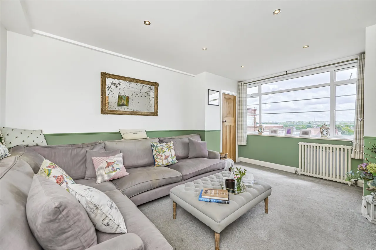 Balham High Road, London, SW17, photo 8