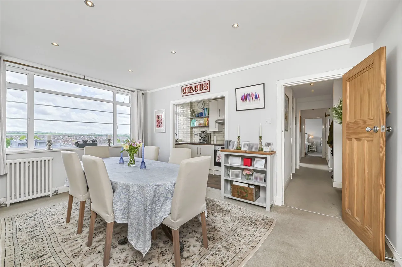 Balham High Road, London, SW17, photo 6