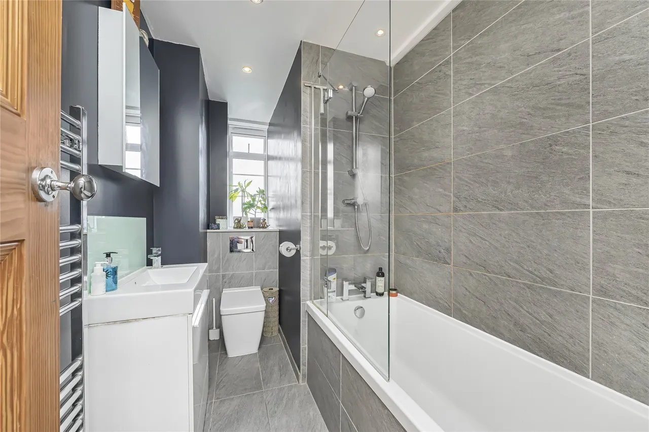 Balham High Road, London, SW17, photo 13
