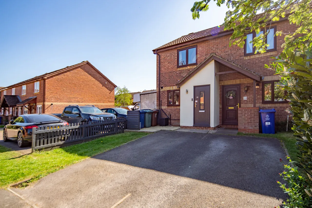2 bed house for sale, Coopers Green, Bicester