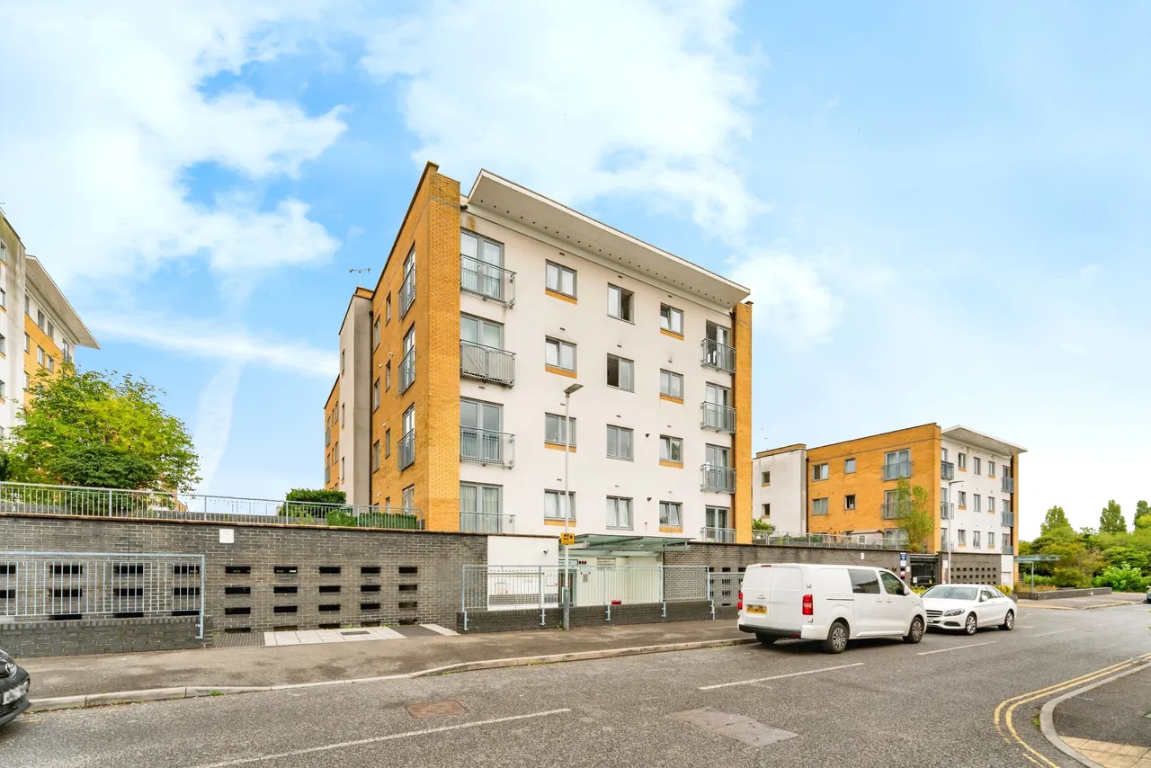 Waxlow Way, Northolt, UB5, photo 17