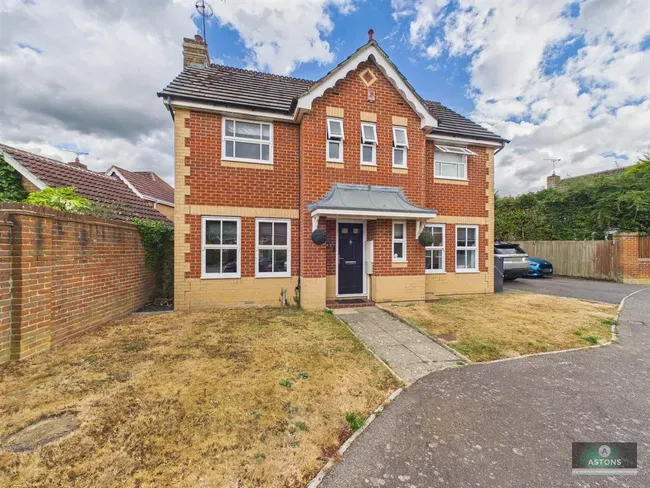 5 bed house for sale — Henley Close, Maidenbower, Crawley
