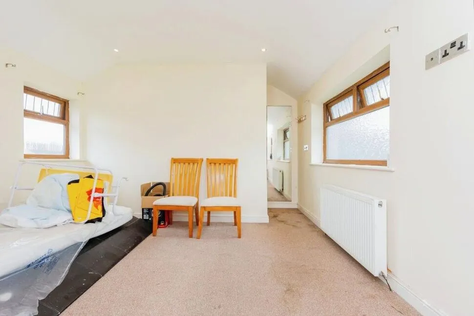 Lisburne Lane, Offerton, SK2, photo 13