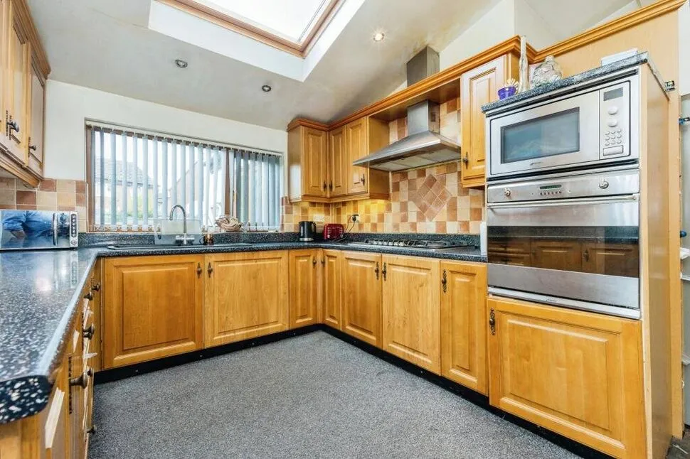 Lisburne Lane, Offerton, SK2, photo 4
