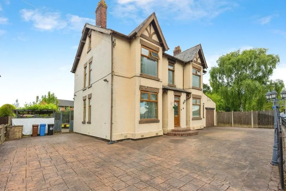 6 bed house for sale, Lisburne Lane, Offerton, SK2