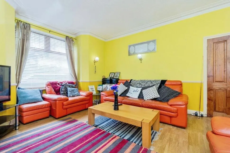 Lisburne Lane, Offerton, SK2, photo 3
