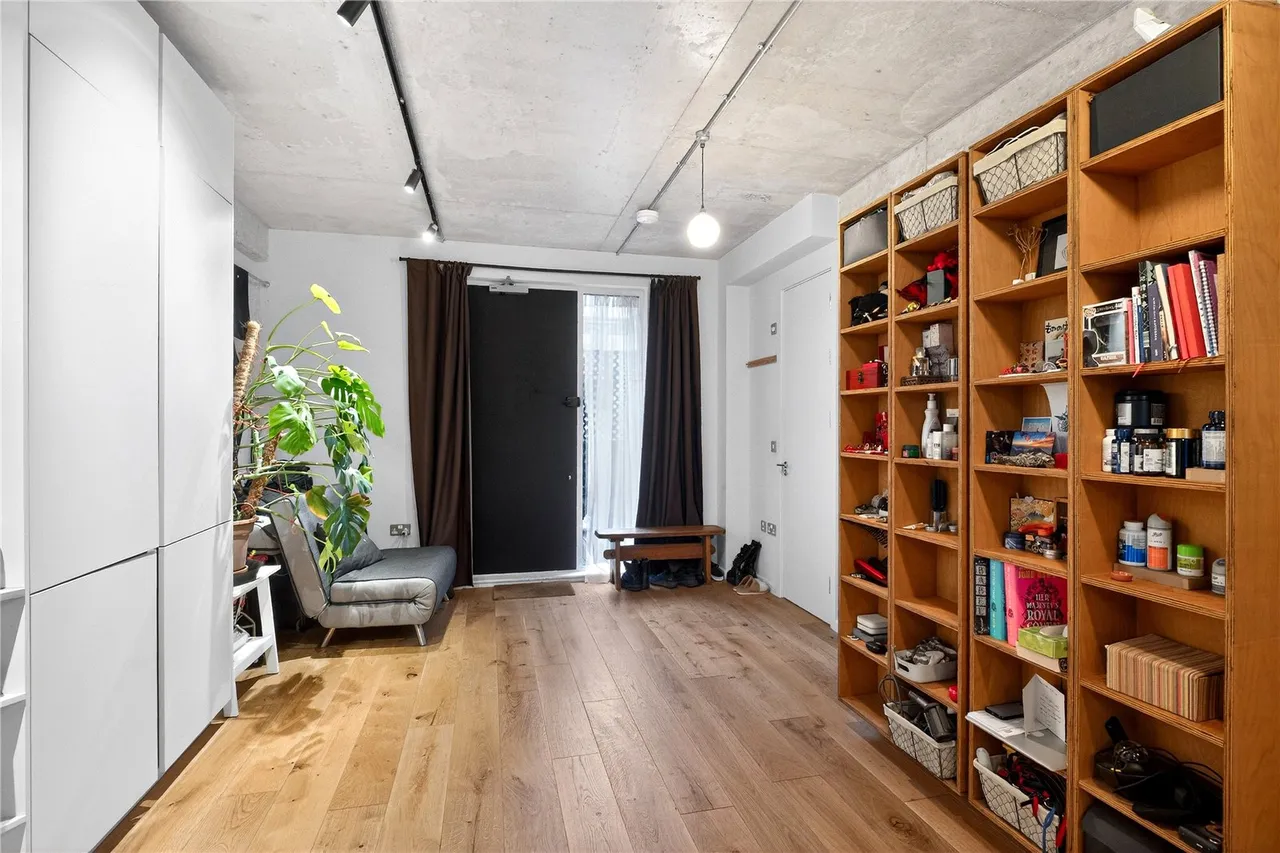 Wallis Road, London, E9, photo 9