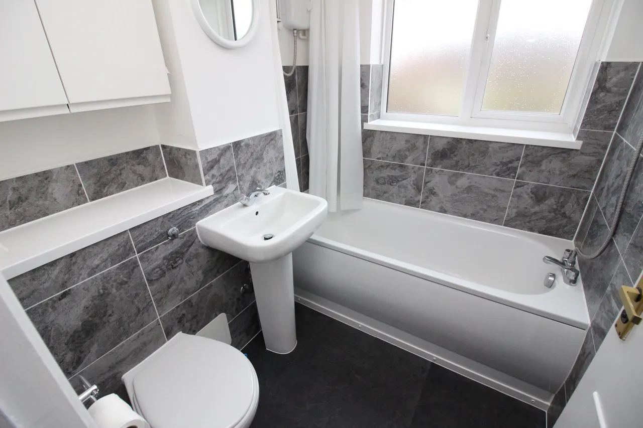 Boscombe Road, WORCESTER PARK, Surrey, Worcester Park, KT48PJ, photo 5