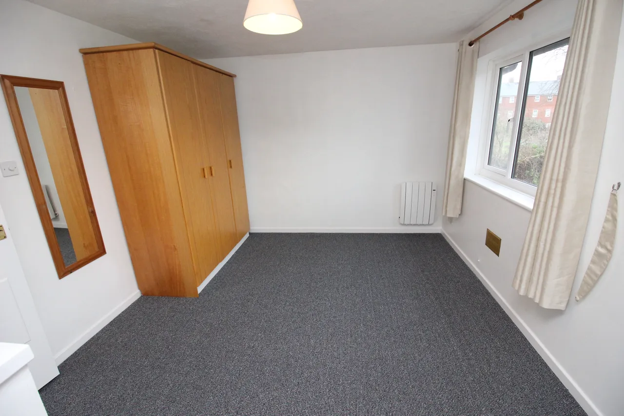 Boscombe Road, WORCESTER PARK, Surrey, Worcester Park, KT48PJ, photo 4