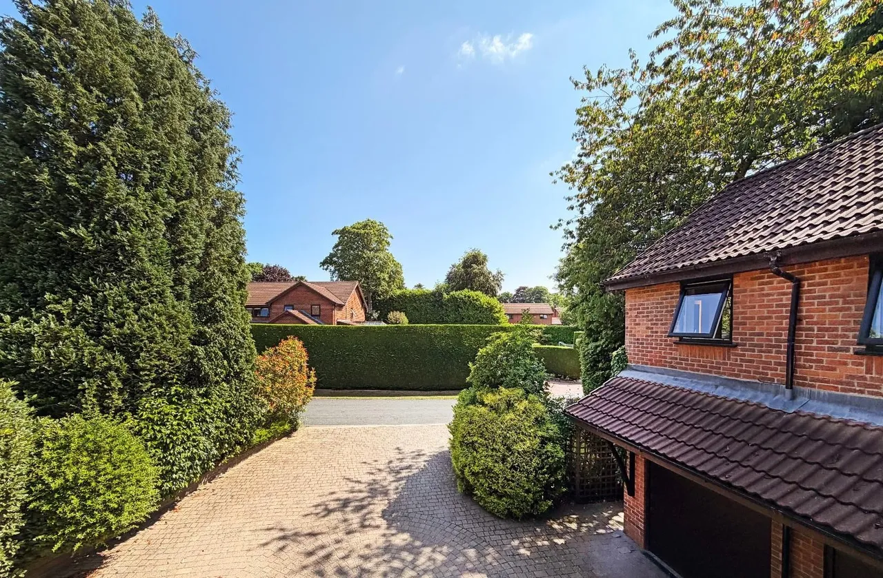 The Coppice, Hale Barns, Cheshire WA15 0DU, photo 14