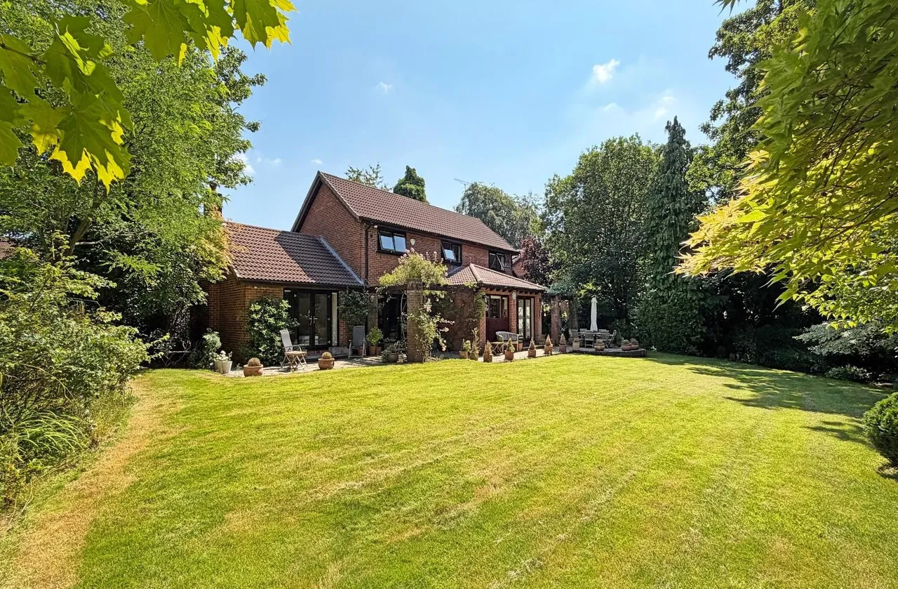 The Coppice, Hale Barns, Cheshire WA15 0DU, photo 19
