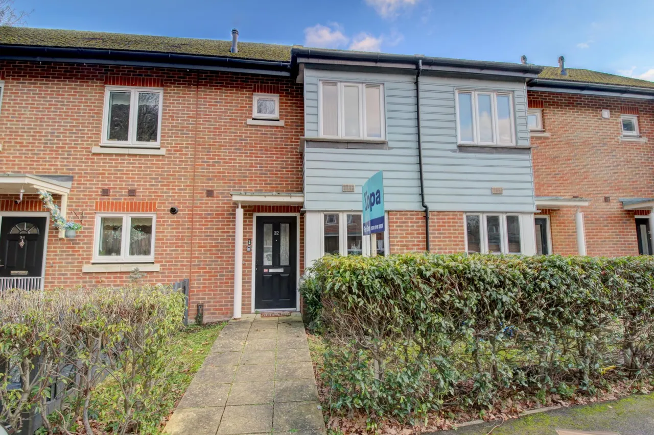 3 bed house for sale, Reeds Meadow, Redhill, RH1