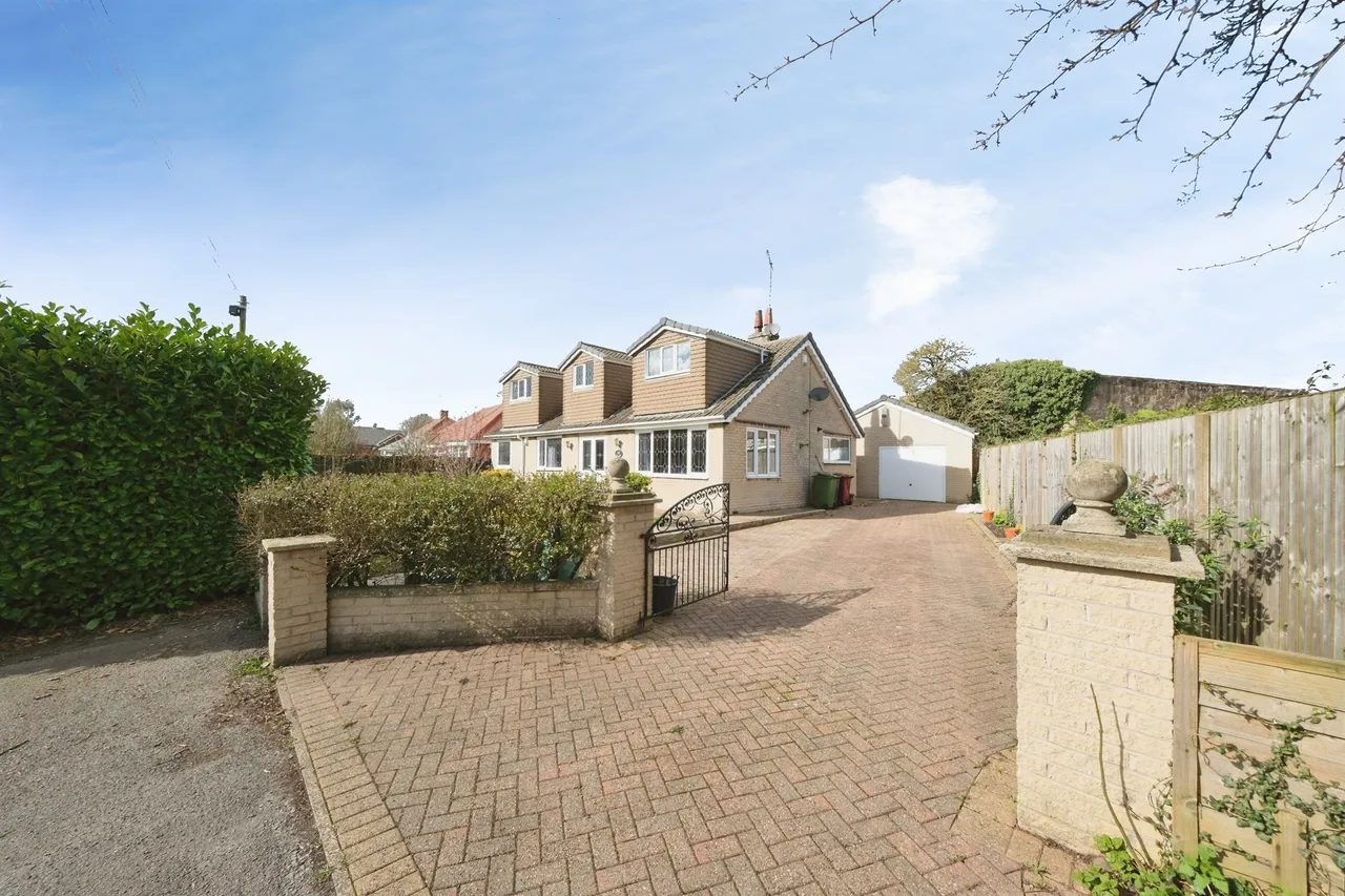 4 bed house for sale — Brook Lane, Clowne, Chesterfield