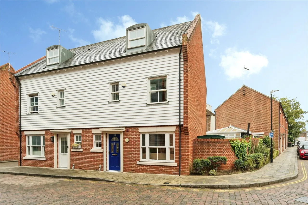 3 bed house for sale, Barton Mill Road, Canterbury, CT1