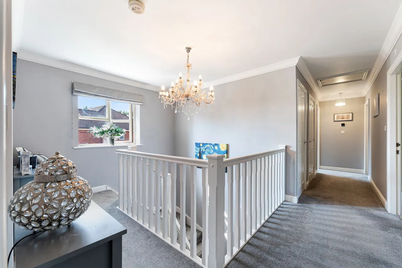 Top Park Close, Lymm, photo 17