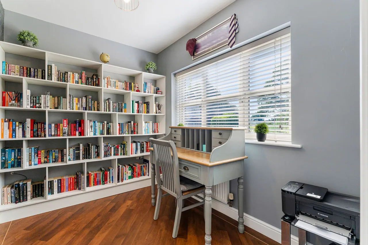 Top Park Close, Lymm, photo 14