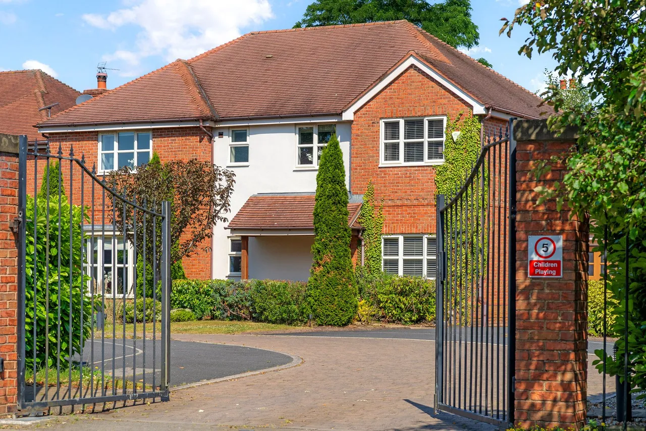 Top Park Close, Lymm, photo 33